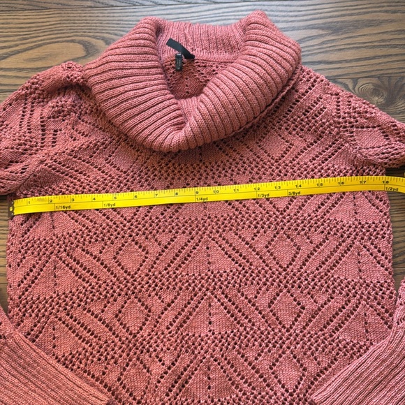 Delicate Pink Turtle Neck - Picture 5 of 10